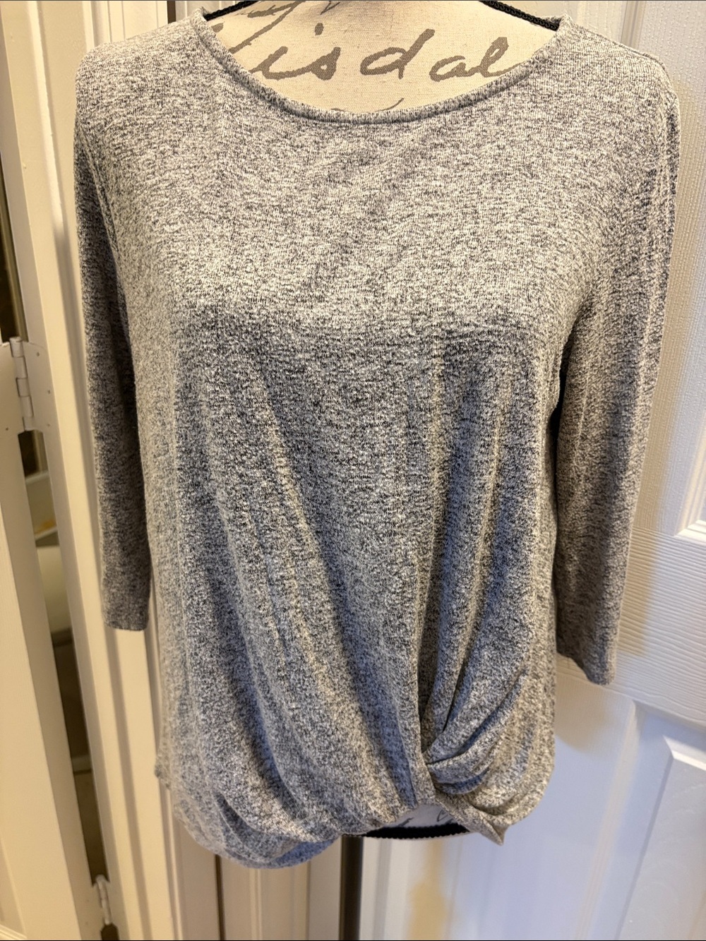 Gibson Heathered Gray Twist-Knot Hem Long Sleeve Comfy Top